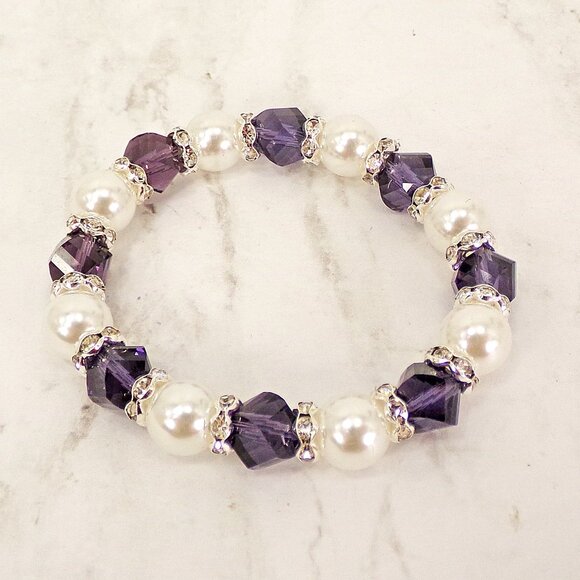 Purple glass and pearl bead stretch bracelet with crystals. Fashion bracelet - Picture 6 of 8